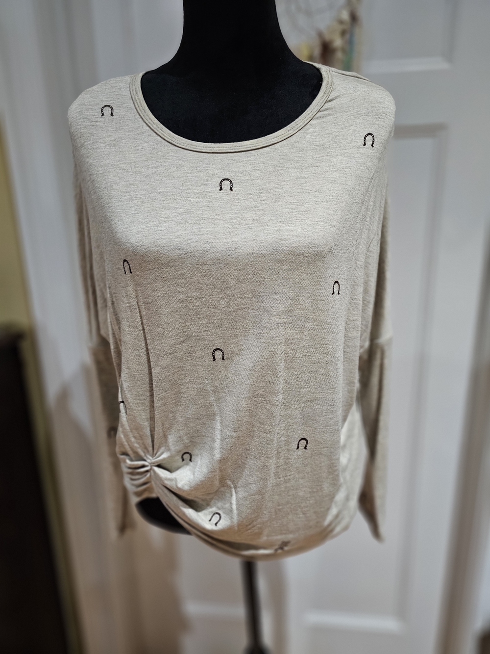 Karen Kane Beige Horseshoe-Print Ruched Side Hem Long Sleeve Top, NWT